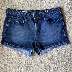 Gap 1969 Slim Cut-Offs Maddie Short Langer Wash